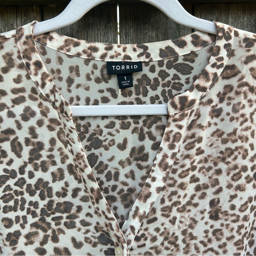 Torrid Hi Low Tunic Button Up Tunic Size 1 - image 4